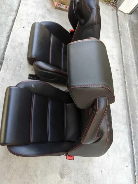 Parts & Memorabilia Seats & Interior - Image 3 of 4