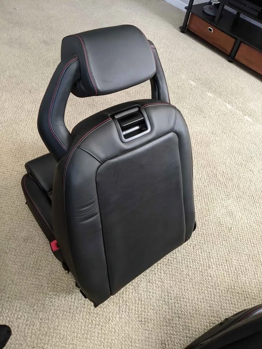 Parts & Memorabilia Seats & Interior - Image 2 of 4