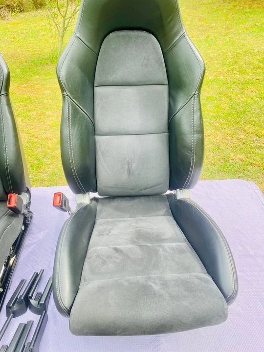 Parts & Memorabilia Seats & Interior - Image 6 of 17