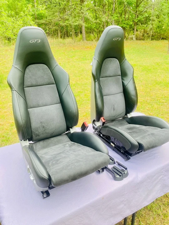 Parts & Memorabilia Seats & Interior - Image 15 of 17