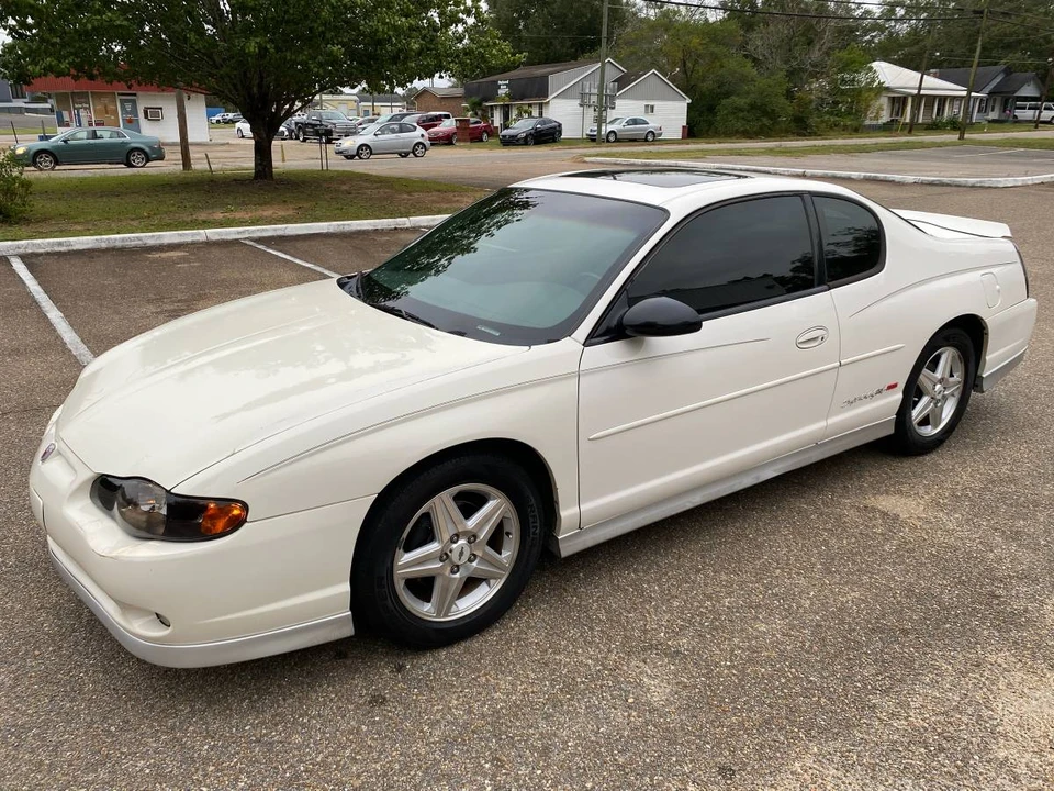 2004 Chevrolet Monte Carlo 6th Gen - Image 2 of 15