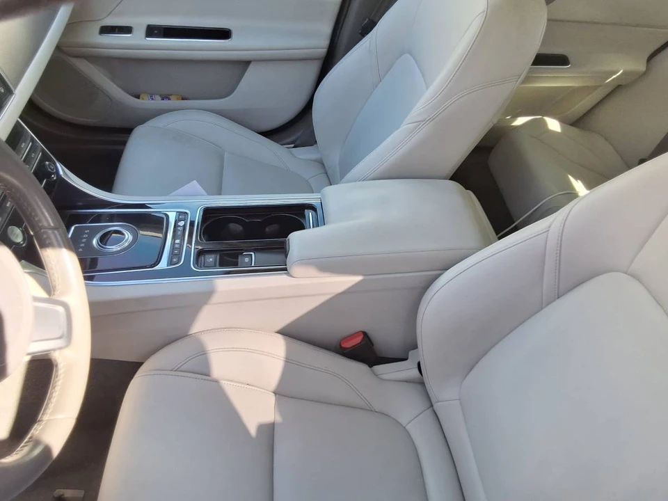 2017 Jaguar X260 XF - Image 8 of 14