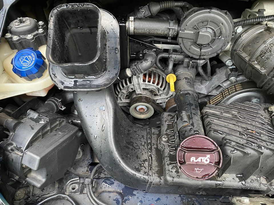 1999 Porsche 996 Carrera 4 - Image 16 of 31