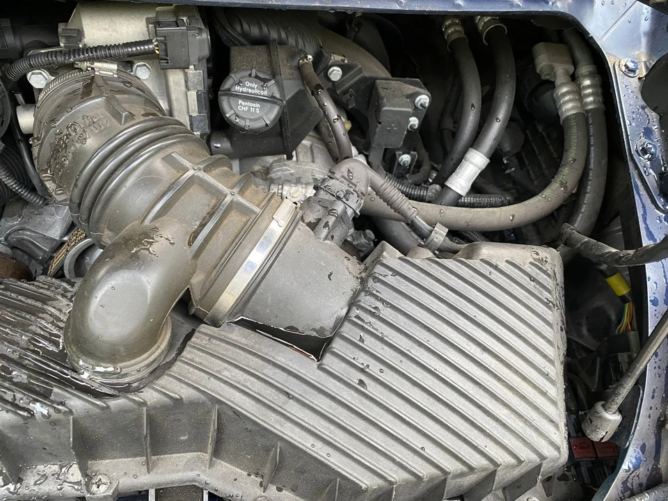 1999 Porsche 996 Carrera 4 - Image 17 of 31