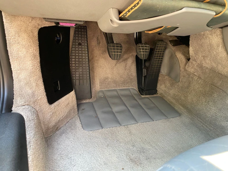 1999 Porsche 996 Carrera 4 - Image 27 of 31