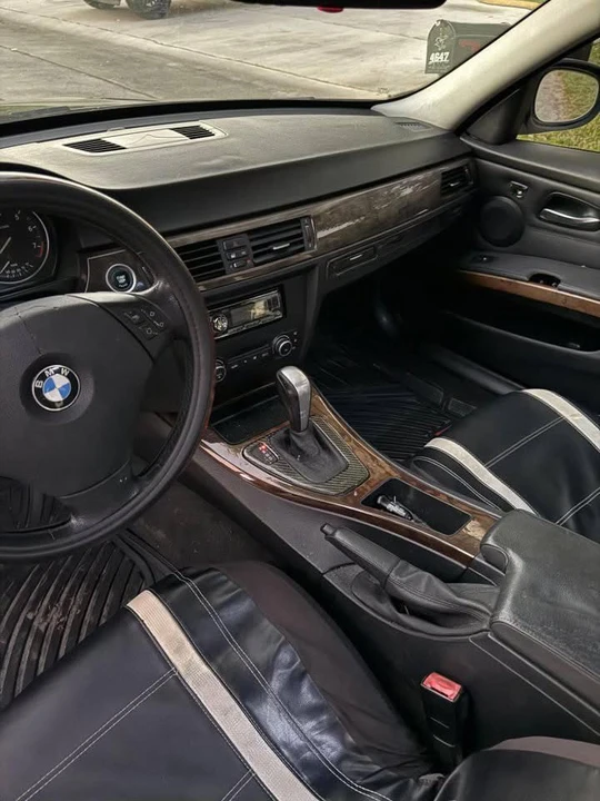 2011 BMW E90 3 Series Sedan - Image 2 of 5