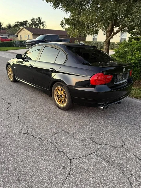 2011 BMW E90 3 Series Sedan - Image 5 of 5