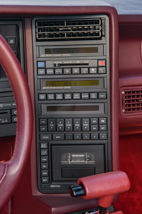 1987 Cadillac Allante - Image 17 of 28