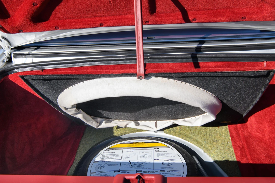1987 Cadillac Allante - Image 8 of 28