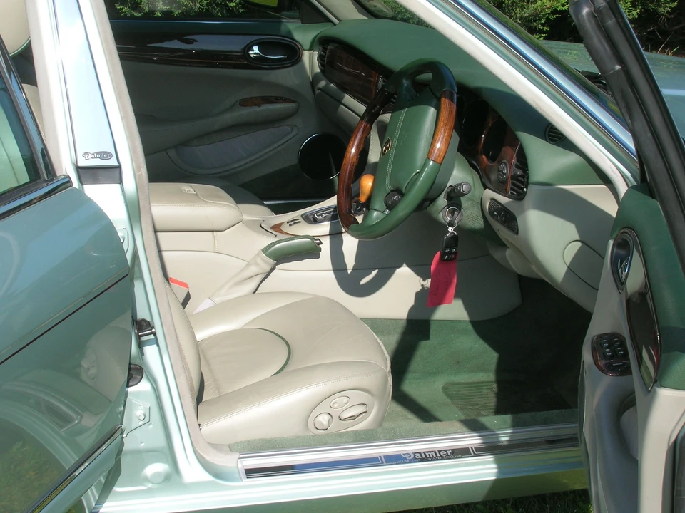1997 Daimler - Image 2 of 4