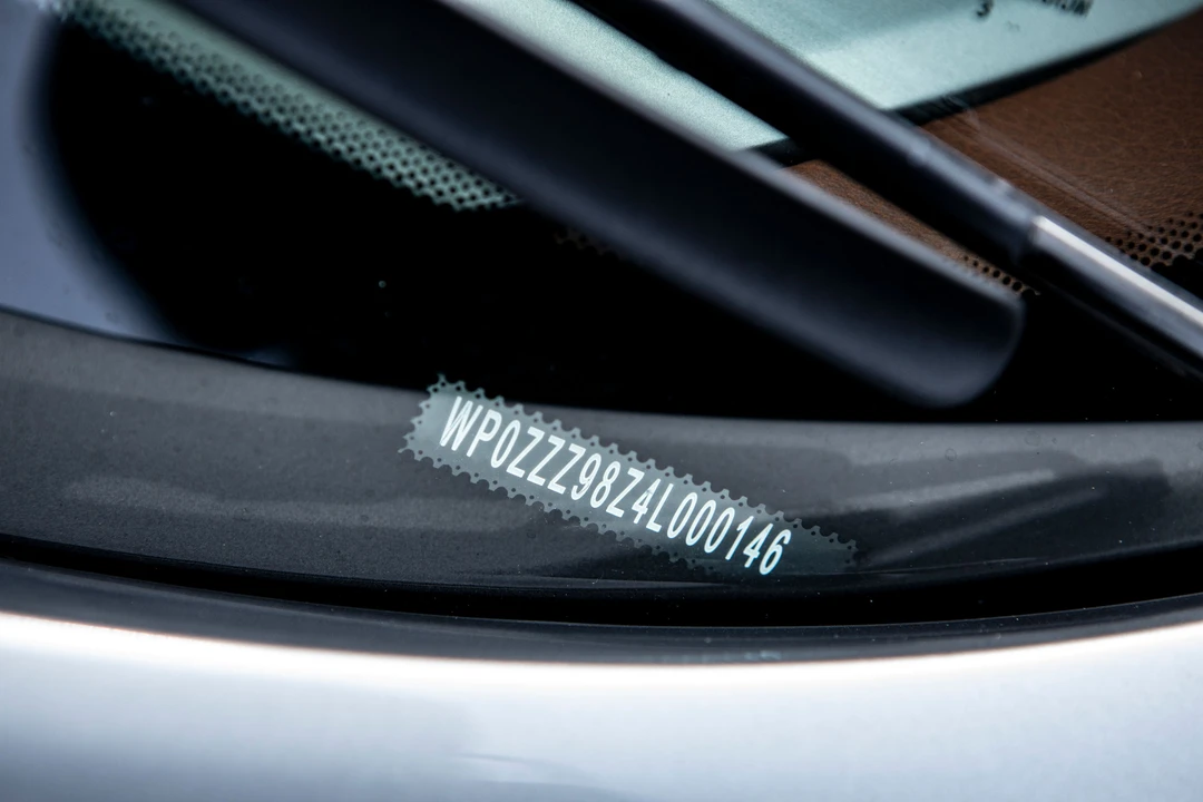 2004 Porsche Carrera GT - Image 14 of 31