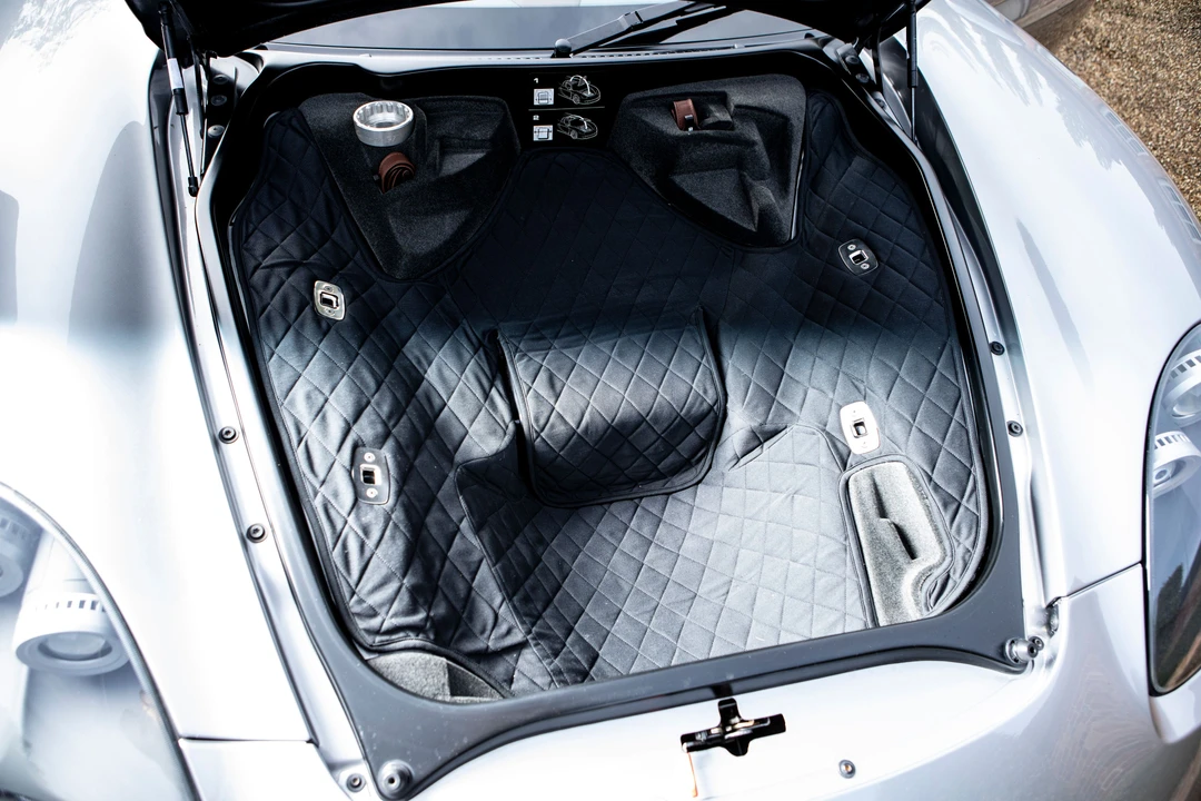 2004 Porsche Carrera GT - Image 13 of 31