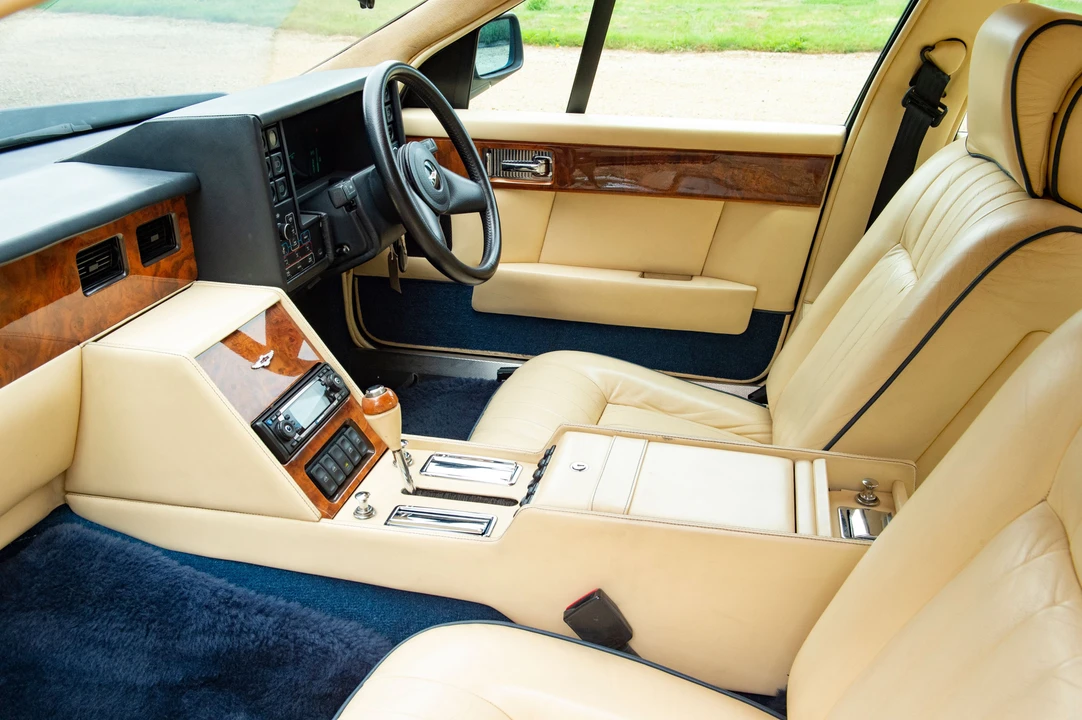 1991 Aston Martin Lagonda - Image 10 of 19