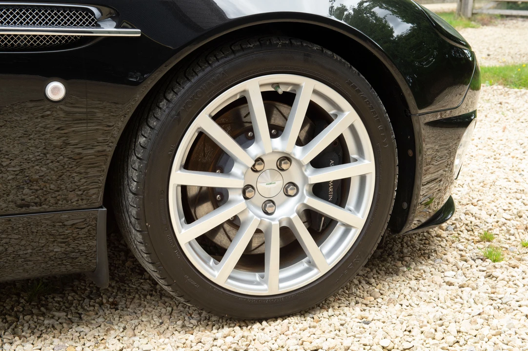 2005 Aston Martin Vanquish 1st Gen - Image 9 of 23