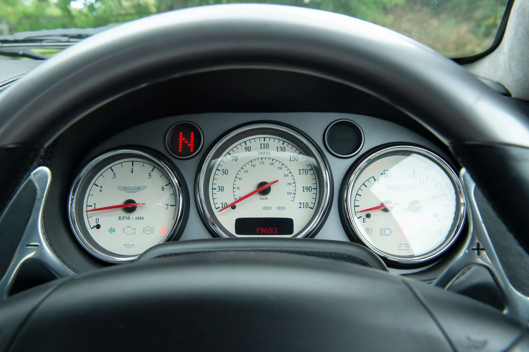 2005 Aston Martin Vanquish 1st Gen - Image 20 of 23
