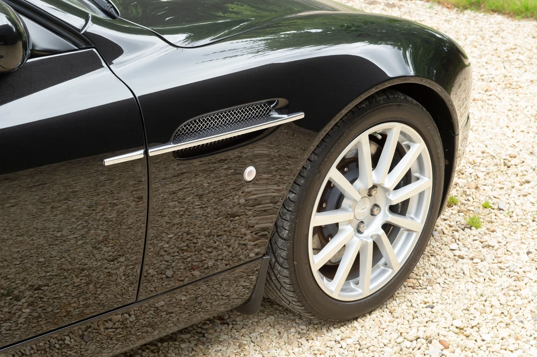 2005 Aston Martin Vanquish 1st Gen - Image 8 of 23