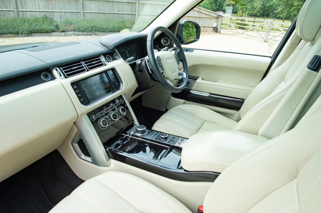 2015 Land Rover Range Rover L405 - Image 7 of 10