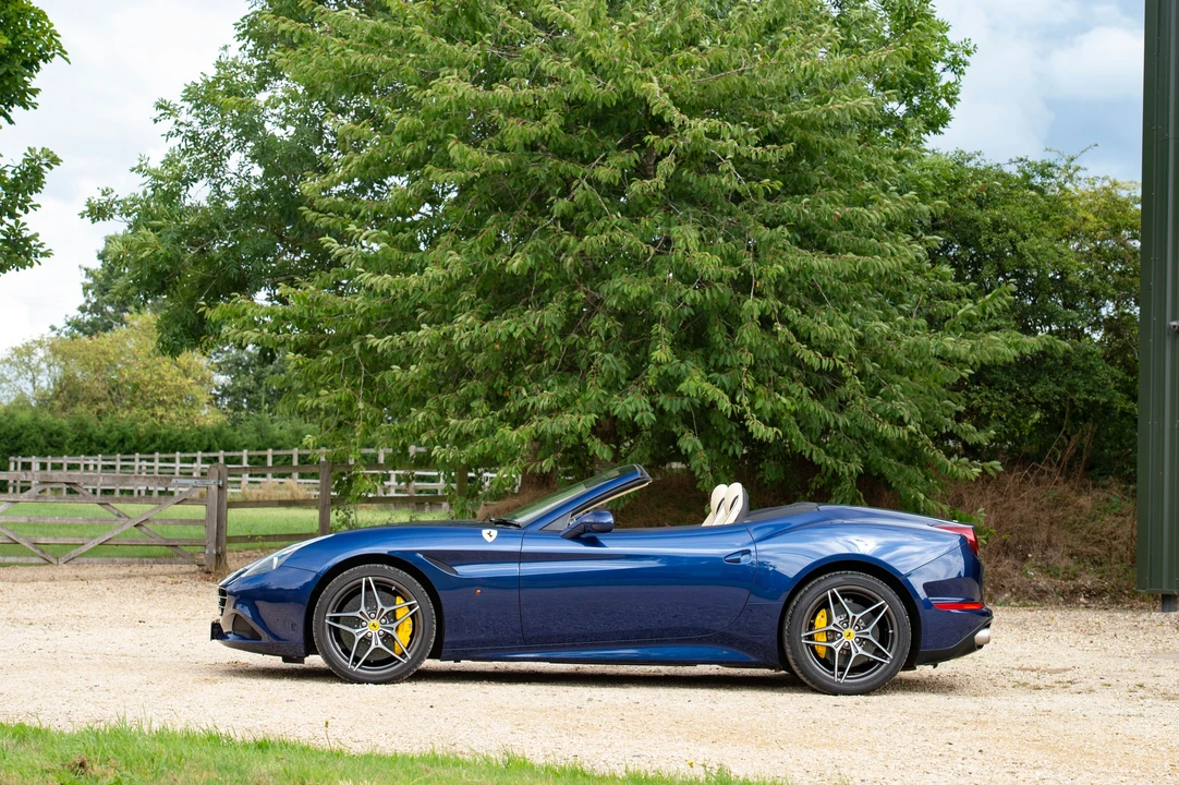 2017 Ferrari California T - Image 11 of 21