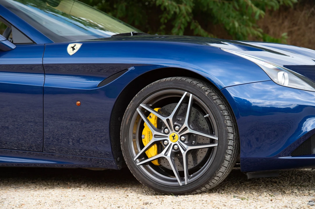 2017 Ferrari California T - Image 13 of 21
