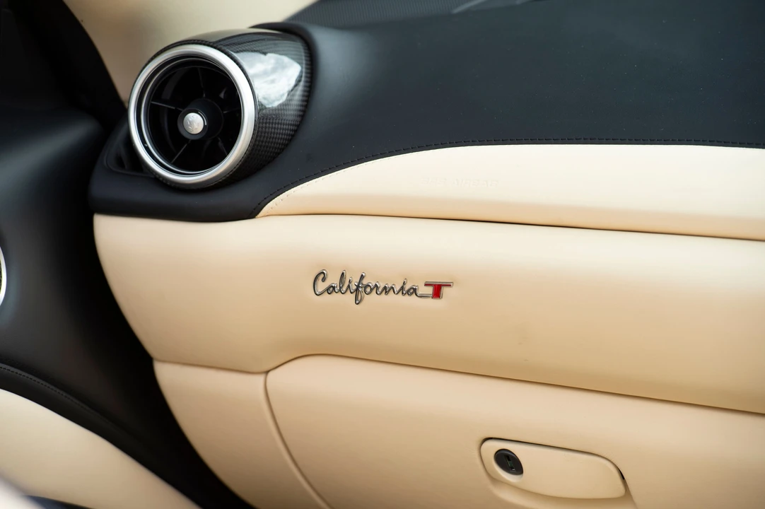 2017 Ferrari California T - Image 10 of 21