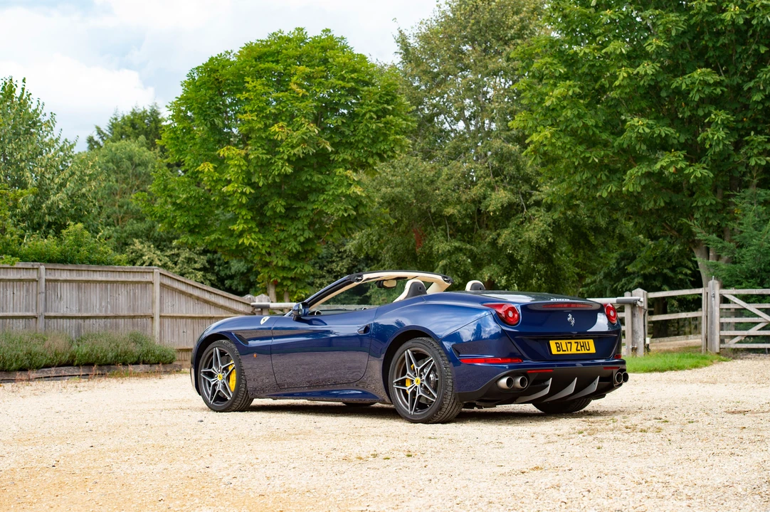 2017 Ferrari California T - Image 8 of 21