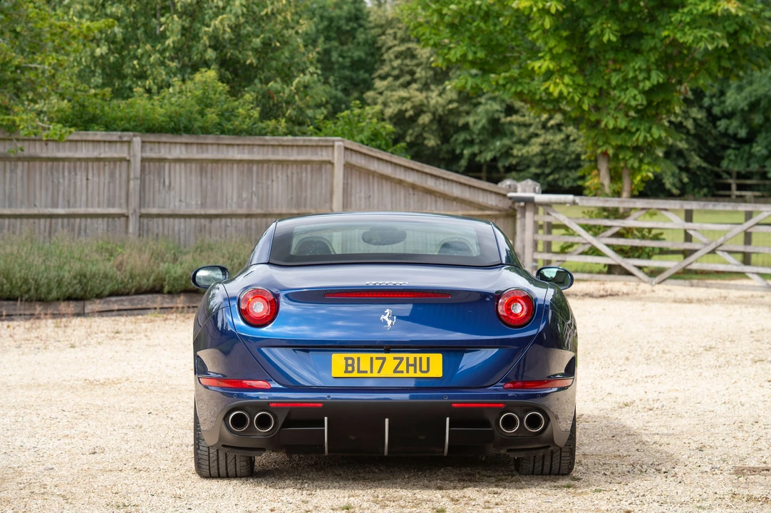 2017 Ferrari California T - Image 9 of 21