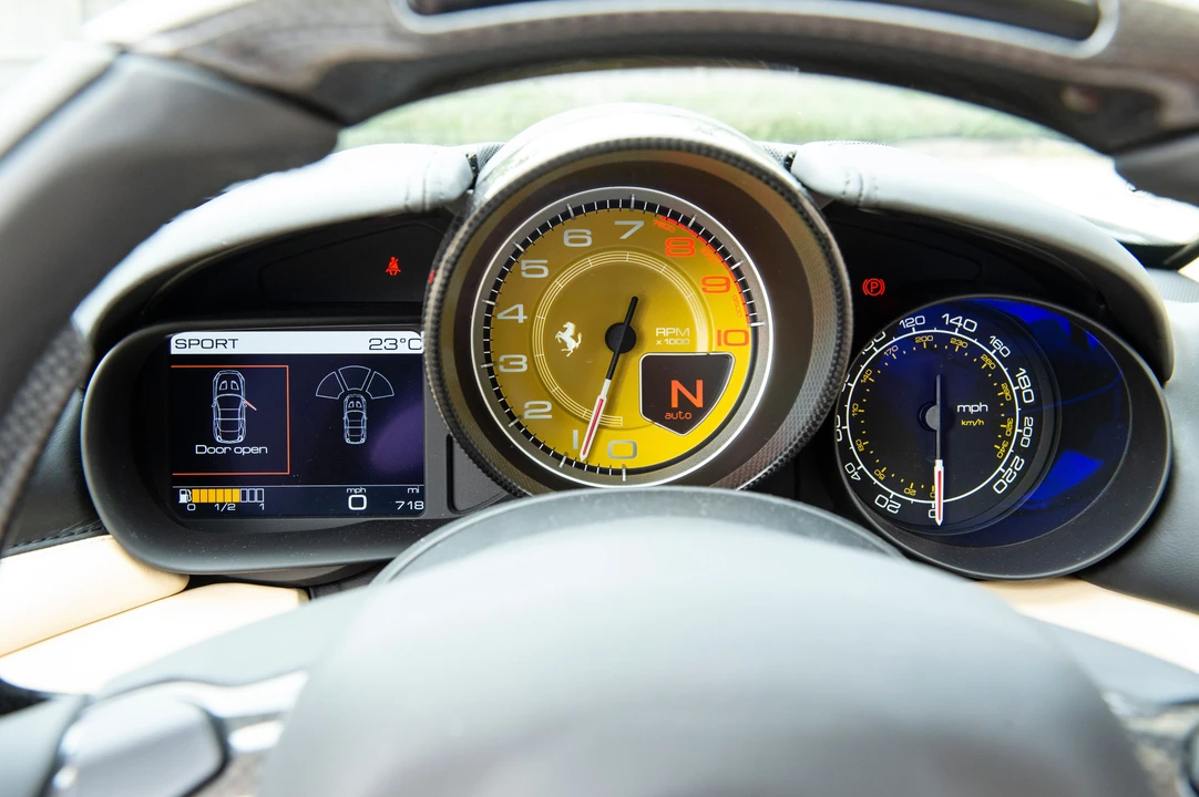 2017 Ferrari California T - Image 4 of 21