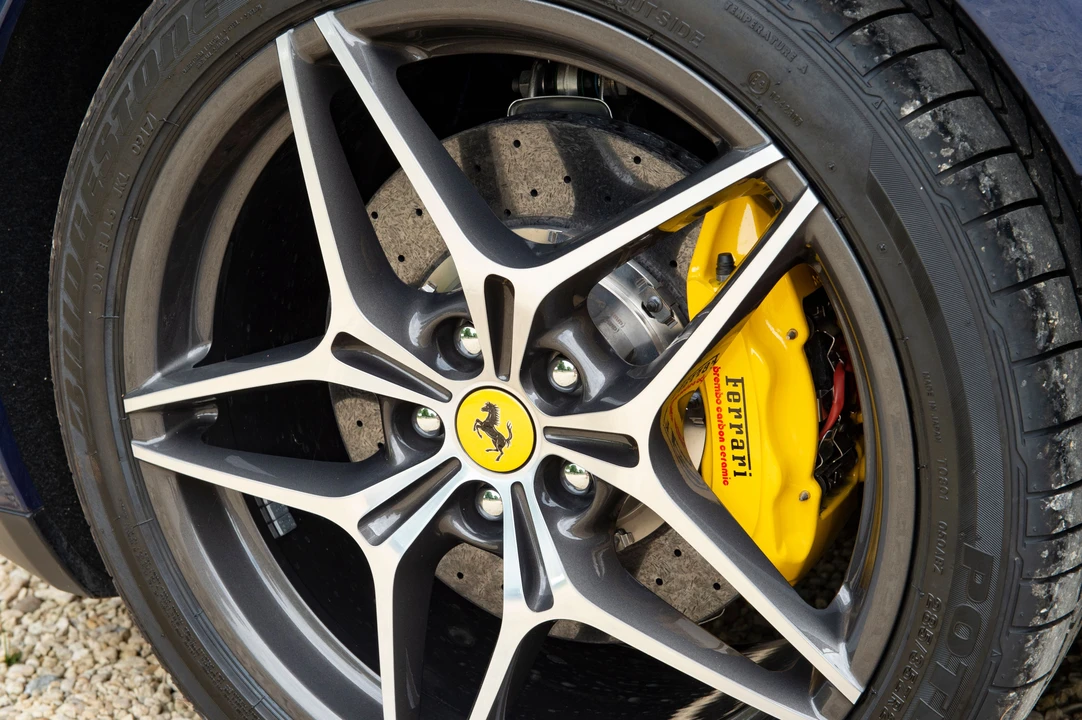 2017 Ferrari California T - Image 16 of 21