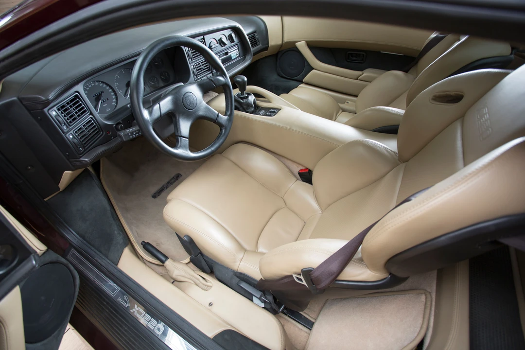 1992 Jaguar XJ220 - Image 11 of 23