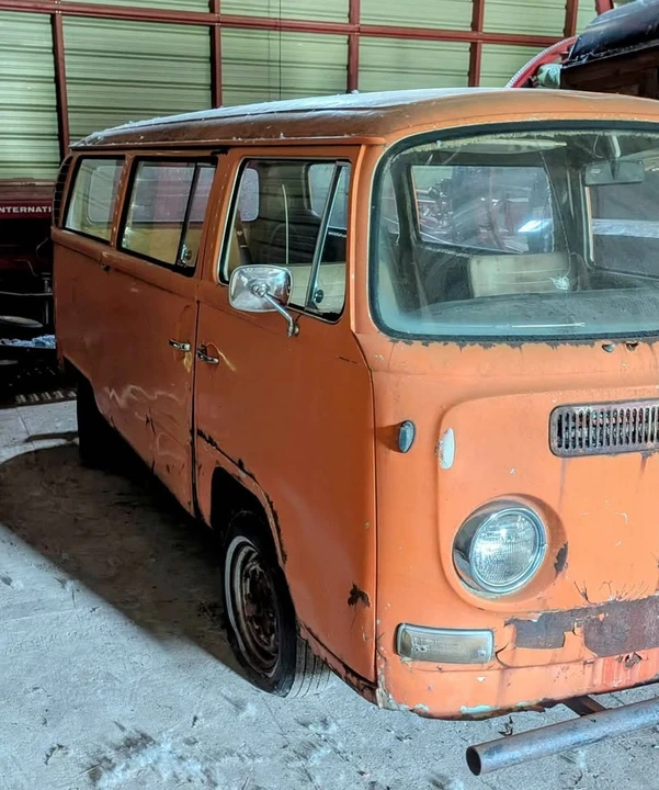 Volkswagen Type 2 - Image 2 of 6