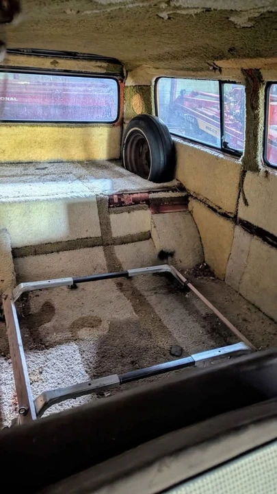 Volkswagen Type 2 - Image 6 of 6