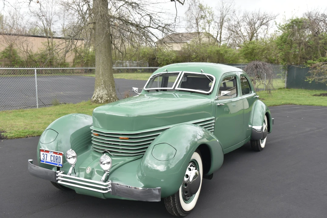 1937 Cord 810 & 812 - Image 3 of 31