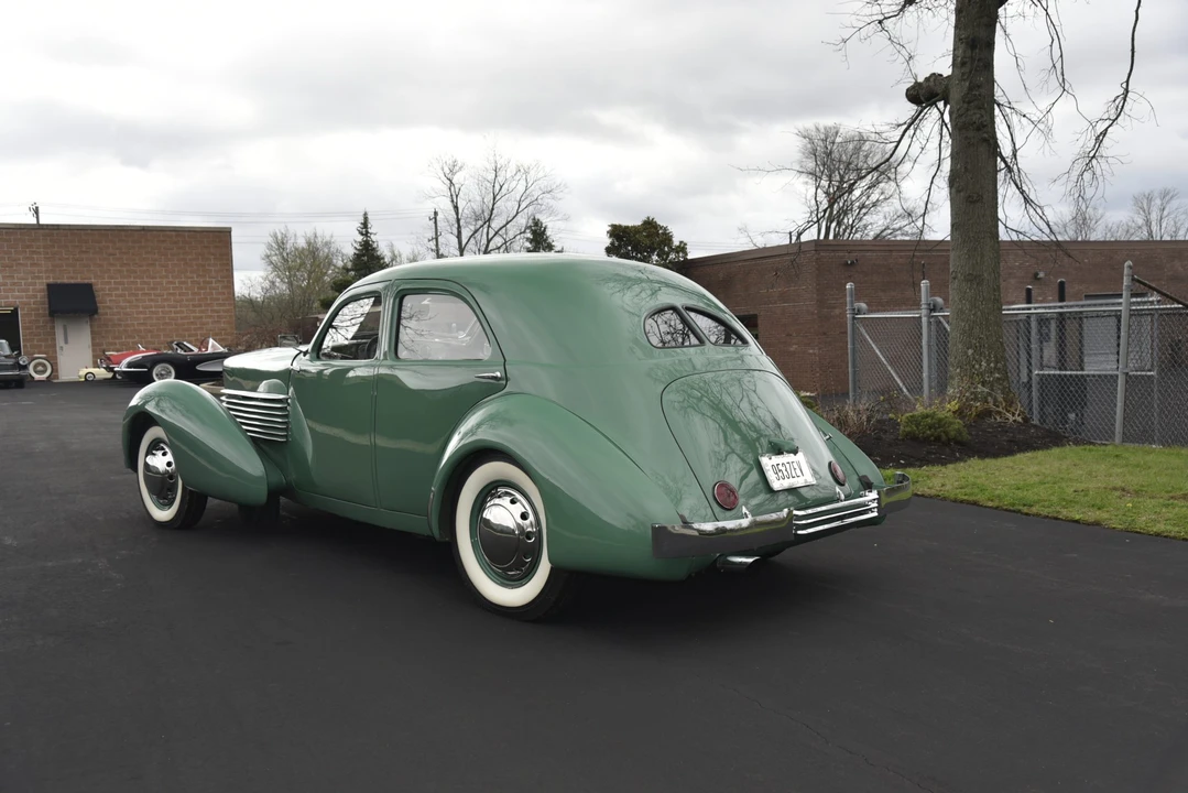 1937 Cord 810 & 812 - Image 28 of 31