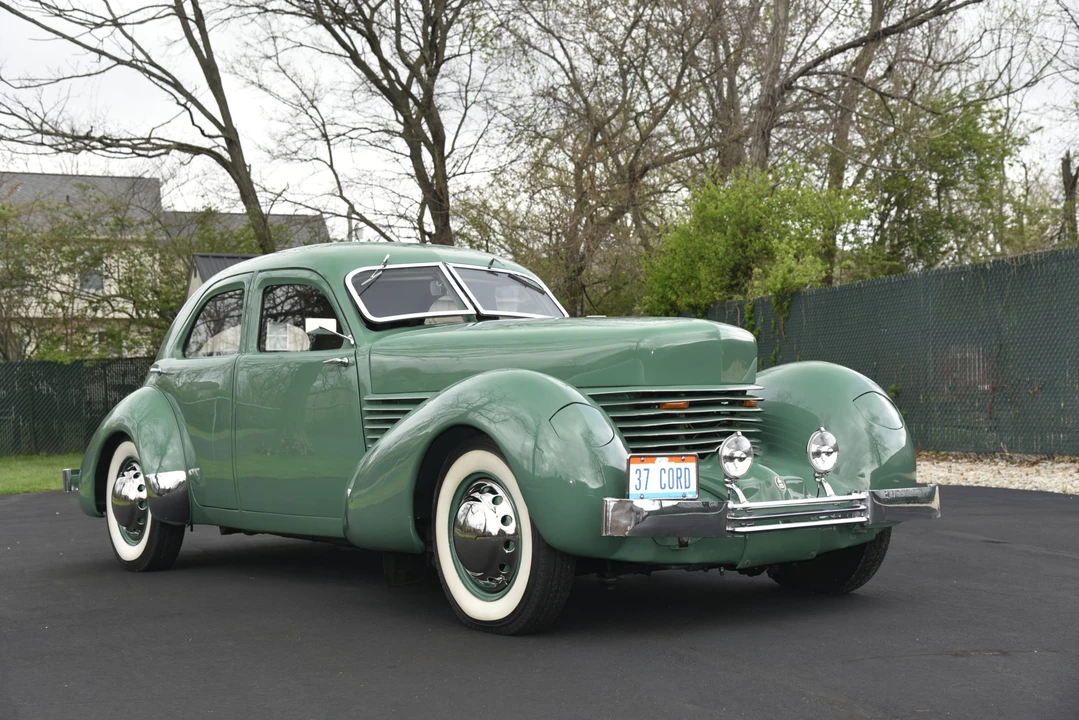 1937 Cord 810 & 812 - Image 15 of 31