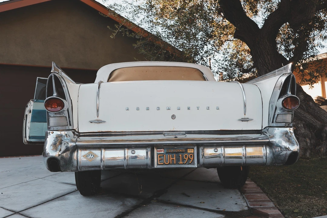 1957 Buick Roadmaster - Image 15 of 31