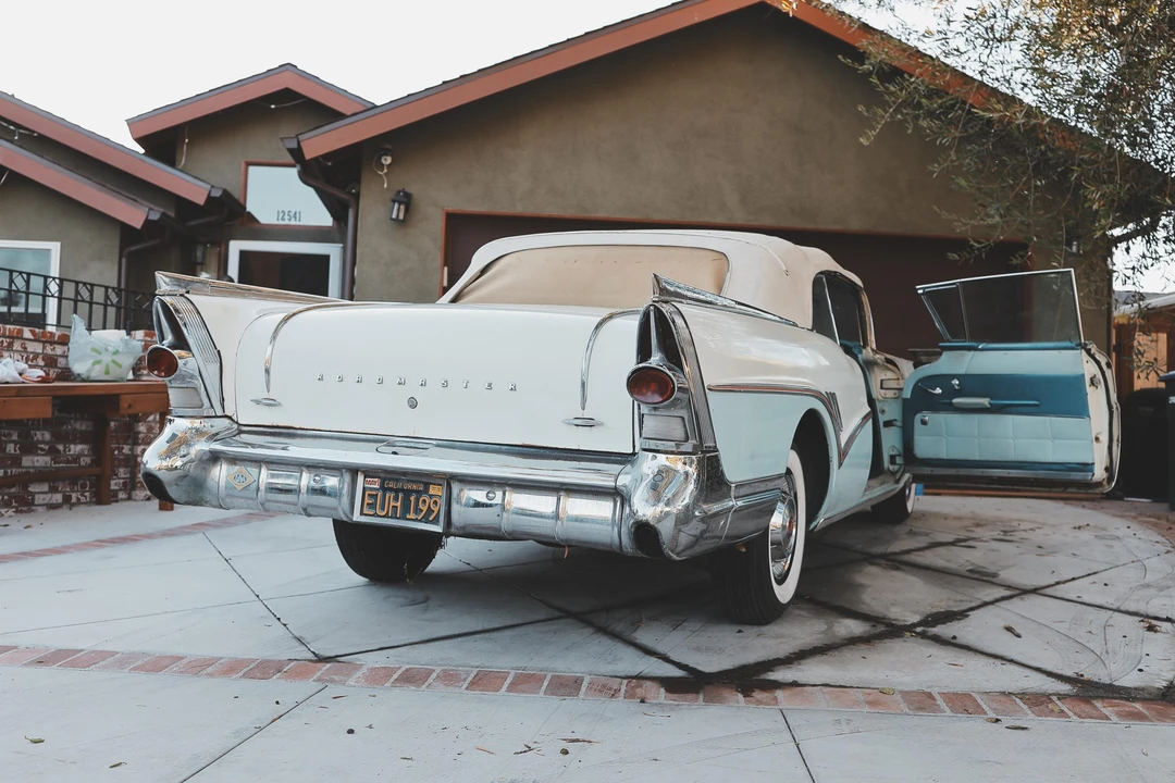 1957 Buick Roadmaster - Image 26 of 31