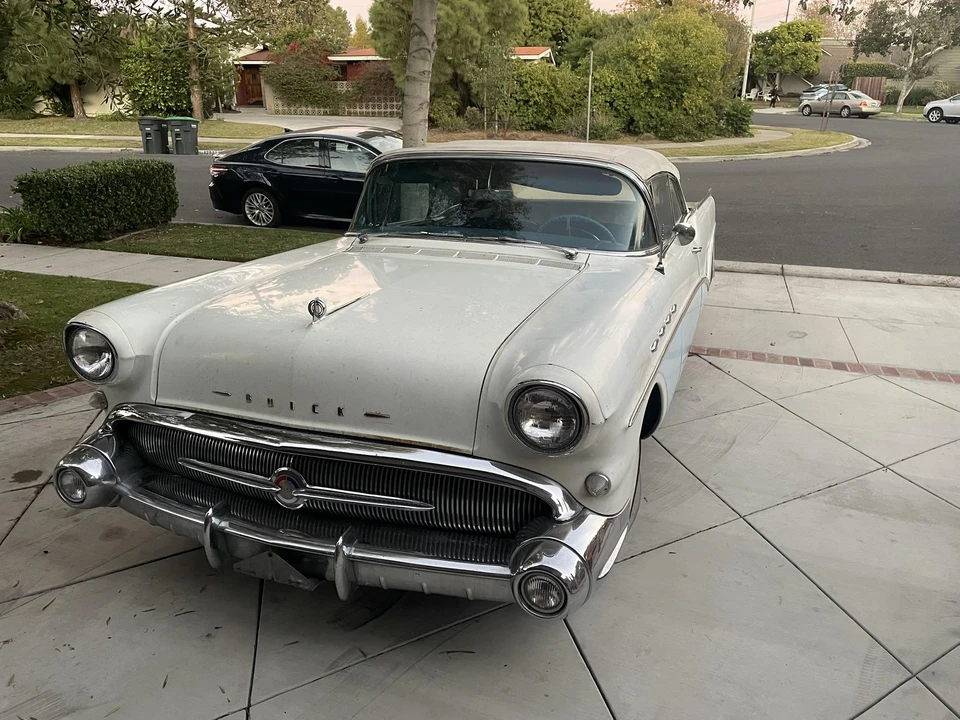 1957 Buick Roadmaster - Image 4 of 31