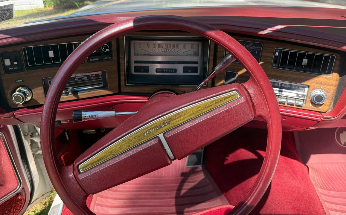 1974 Buick LeSabre - Image 28 of 31