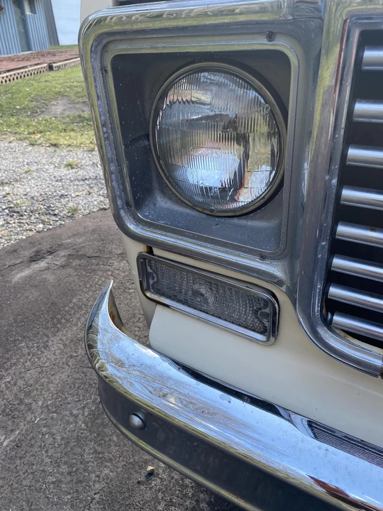 1976 GMC Suburban 7th Gen - Image 18 of 31