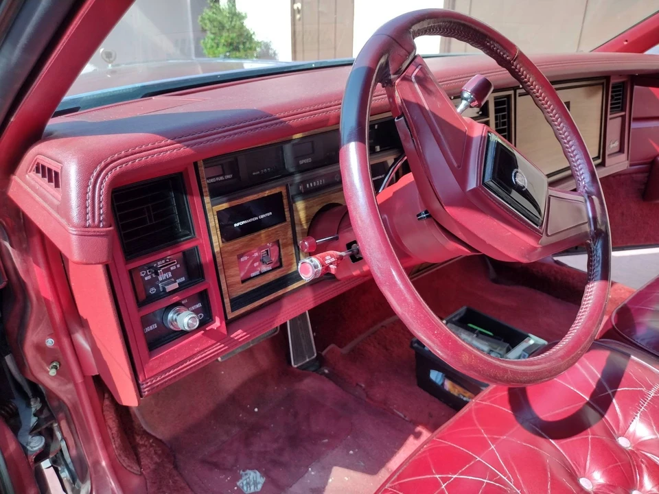 1984 Cadillac Seville - Image 27 of 31