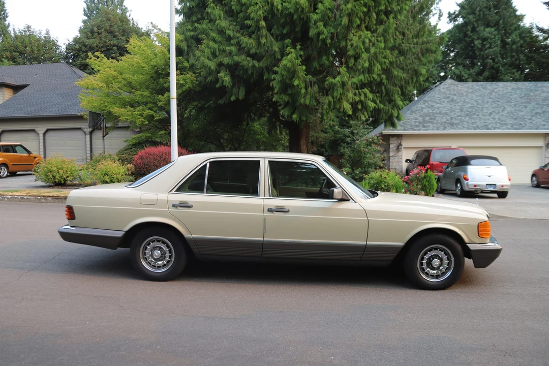 1984 Mercedes-Benz W126 S-Class Sedan - Image 3 of 31