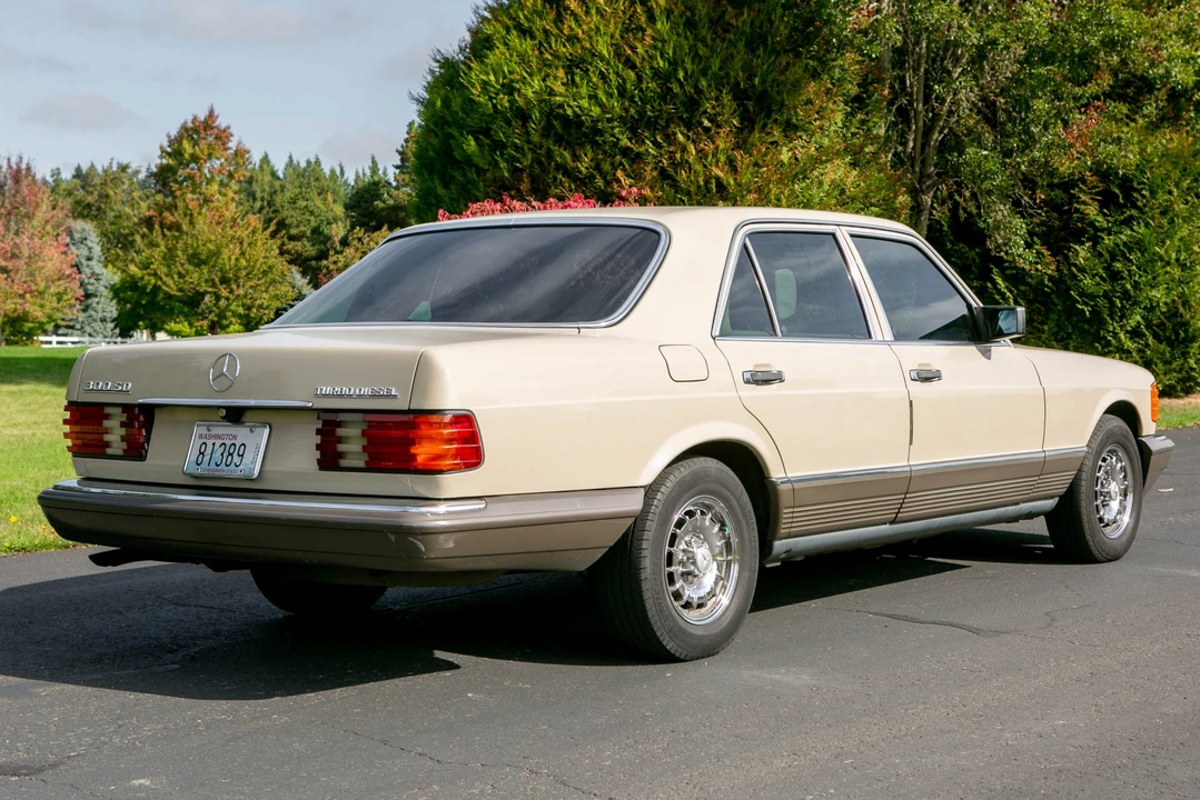 1984 Mercedes-Benz W126 S-Class Sedan - Image 2 of 31