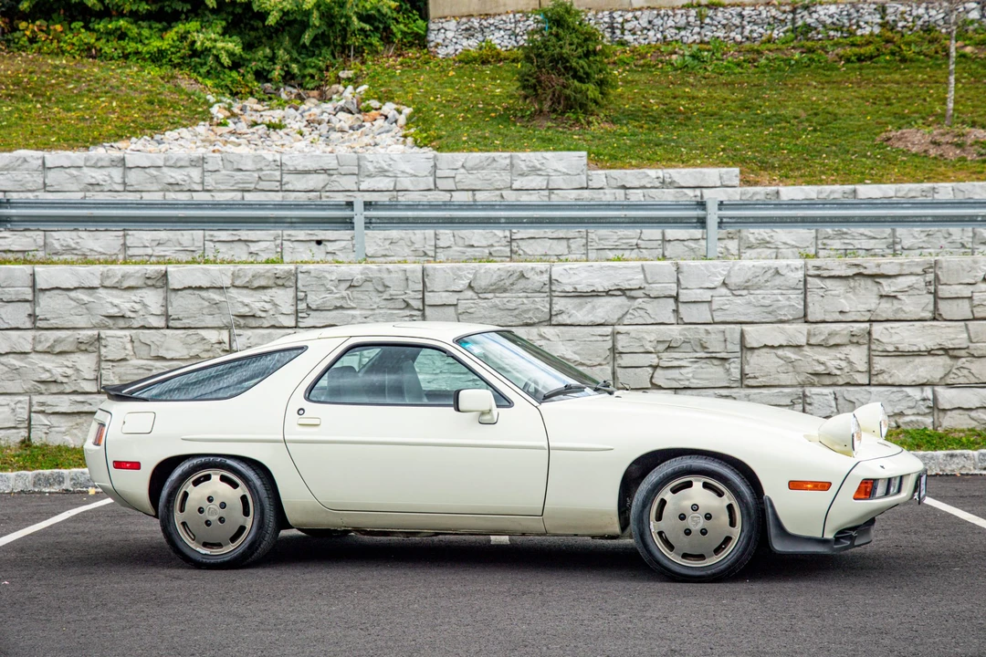 1984 Porsche 928 S - Image 8 of 31