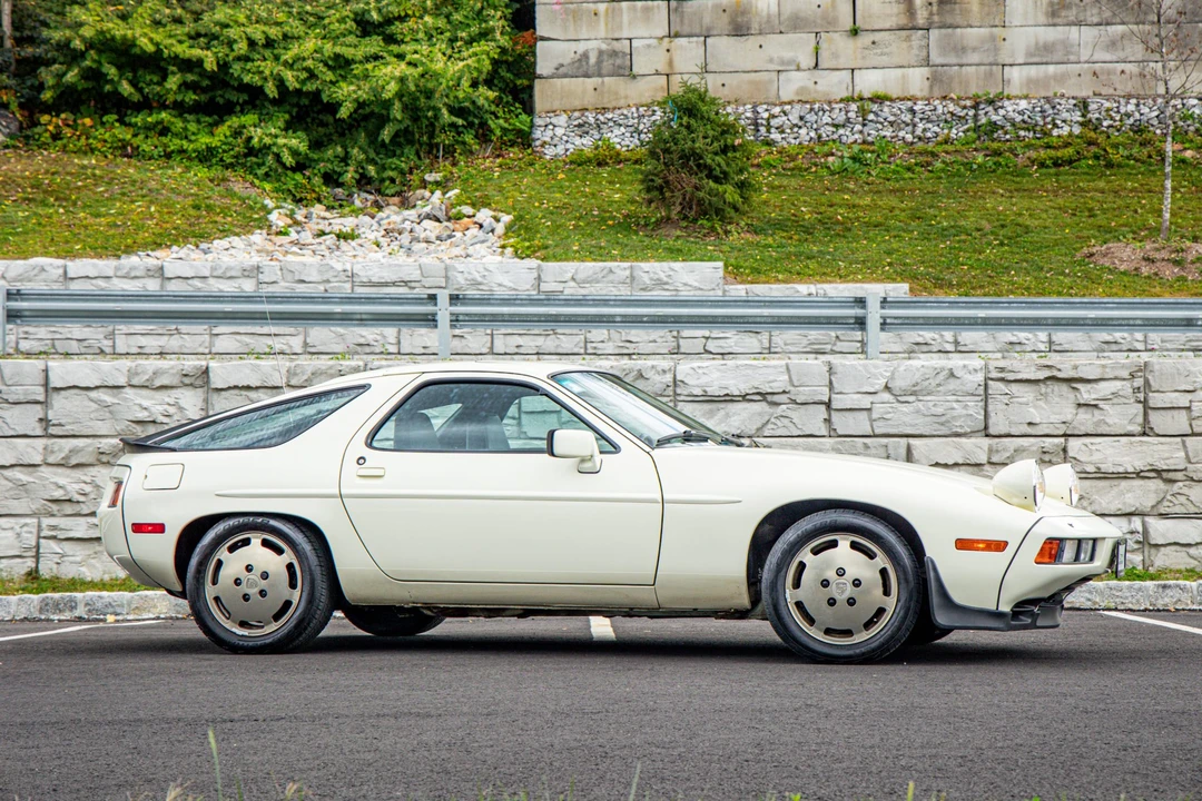 1984 Porsche 928 S - Image 9 of 31