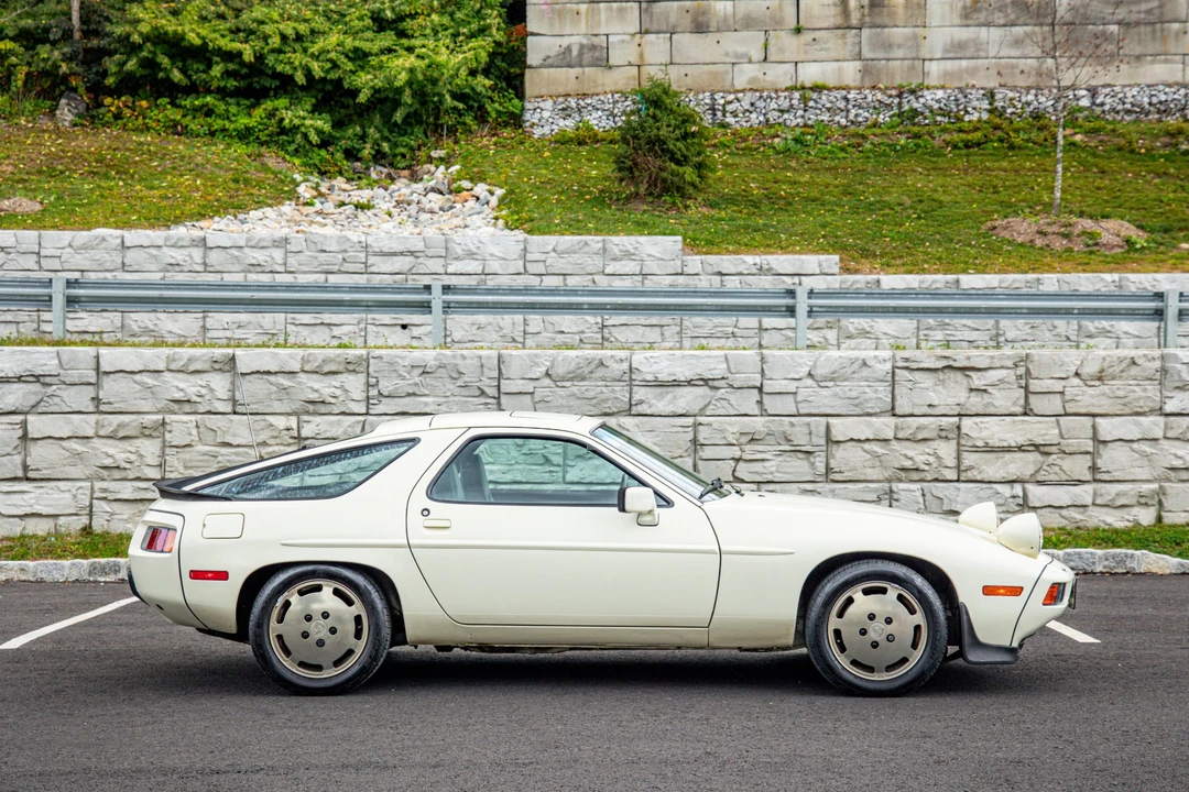 1984 Porsche 928 S - Image 10 of 31