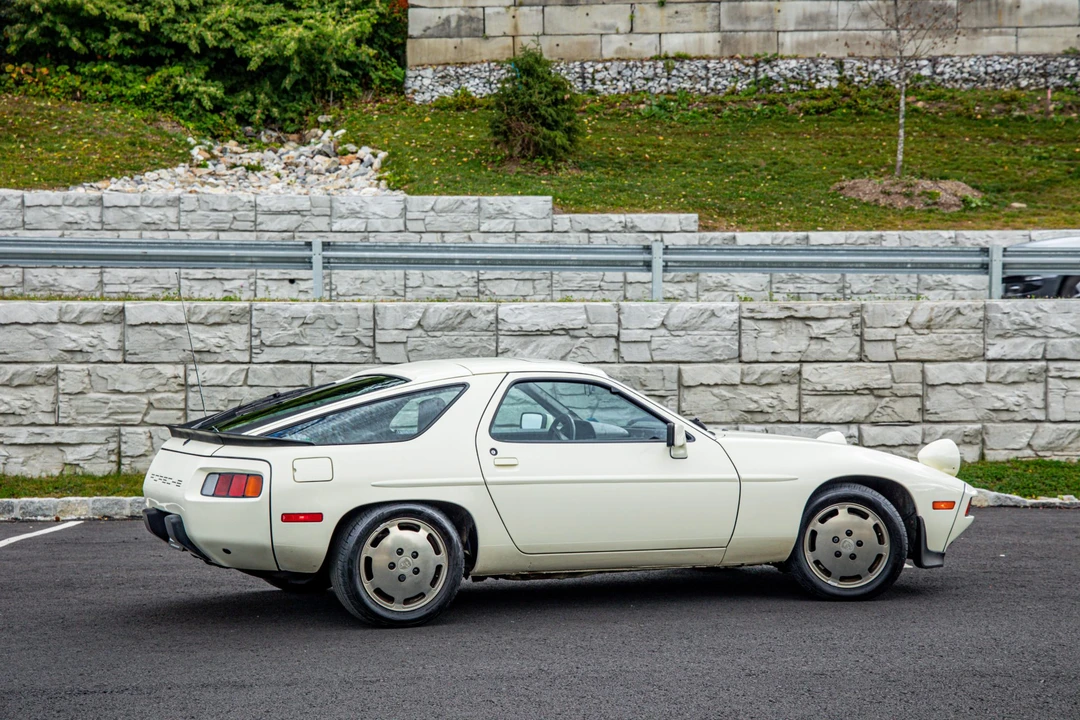 1984 Porsche 928 S - Image 12 of 31