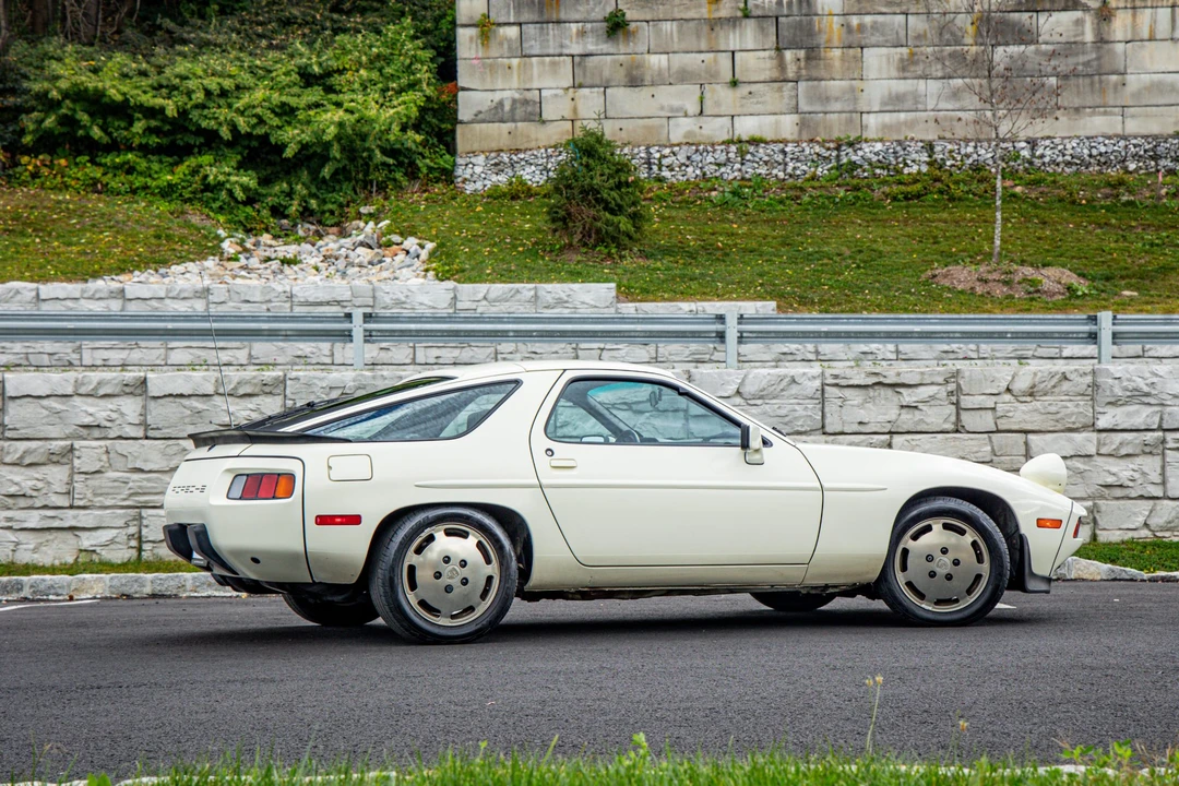 1984 Porsche 928 S - Image 13 of 31