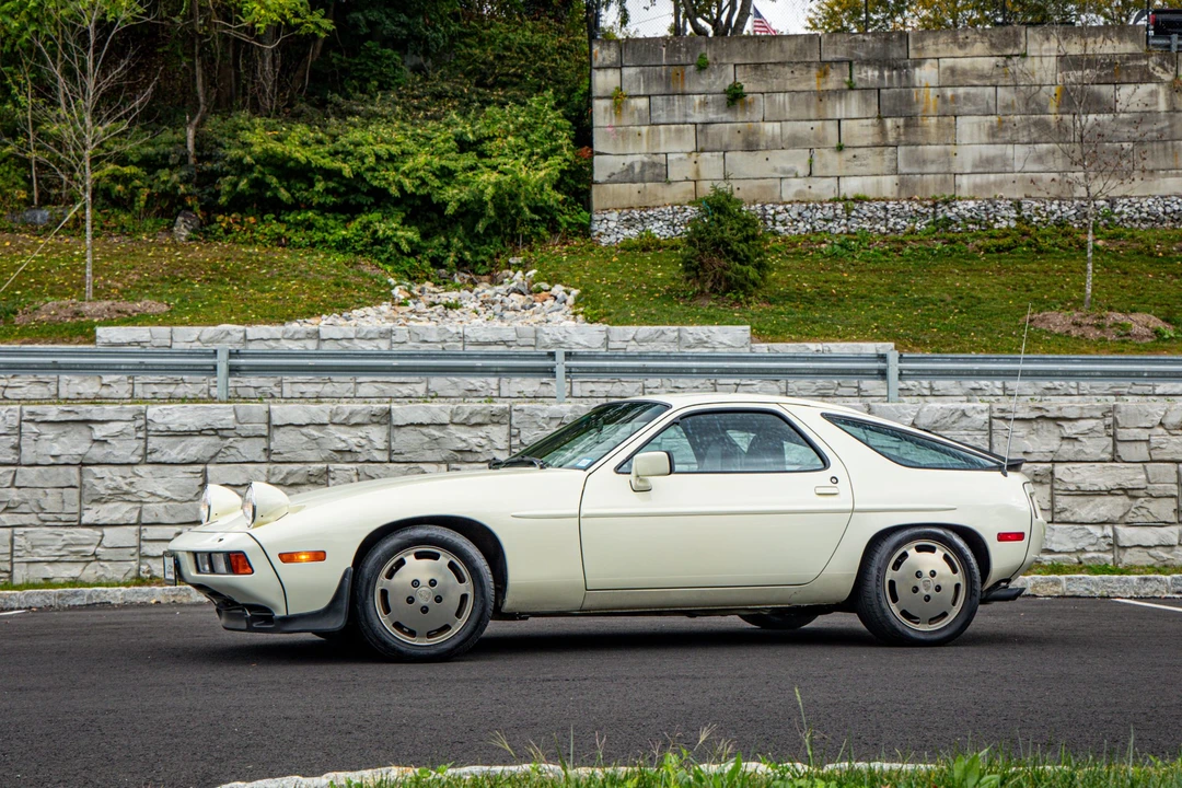1984 Porsche 928 S - Image 24 of 31