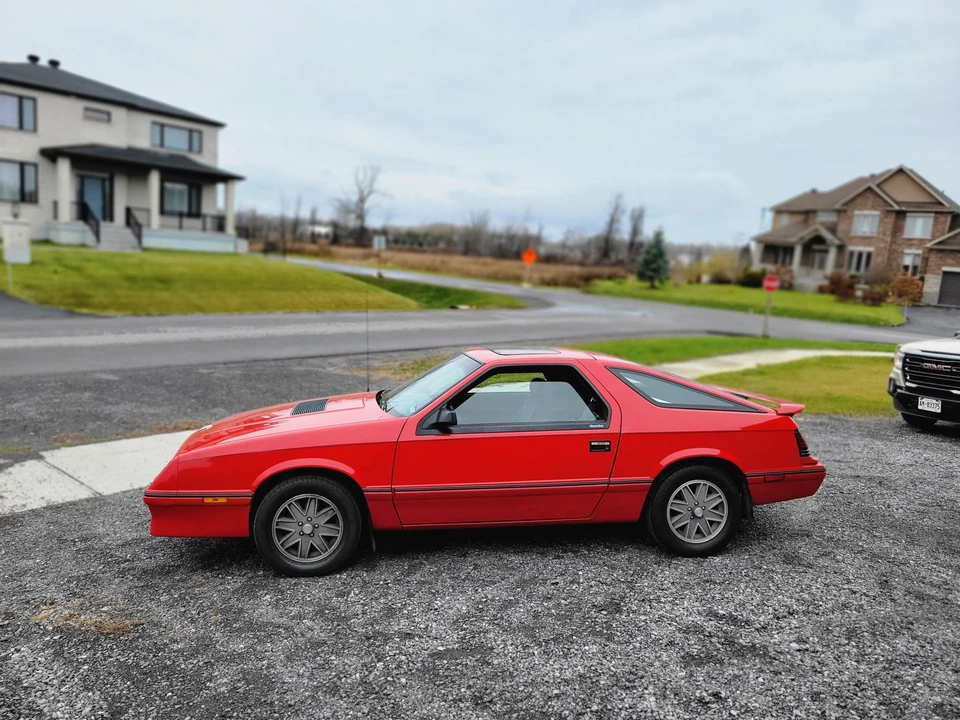 1985 Chrysler Laser - Image 14 of 31