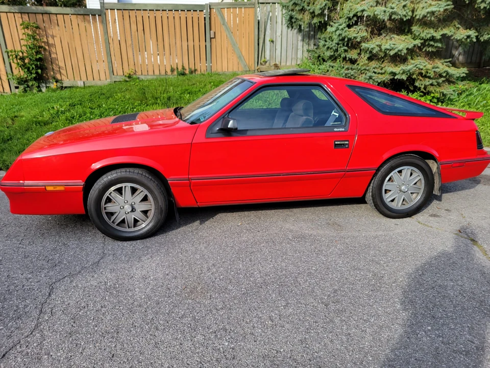 1985 Chrysler Laser - Image 28 of 31